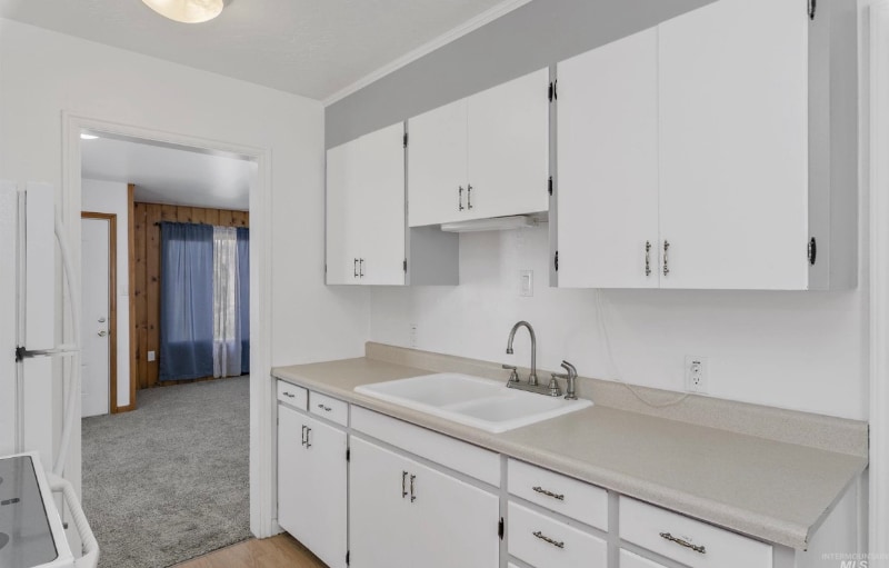 Building Photo - 570 N 8th E