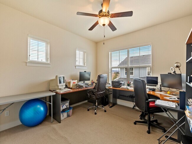 Building Photo - 3-Bedroom 2.5-Bath Townhome Loveland, CO!