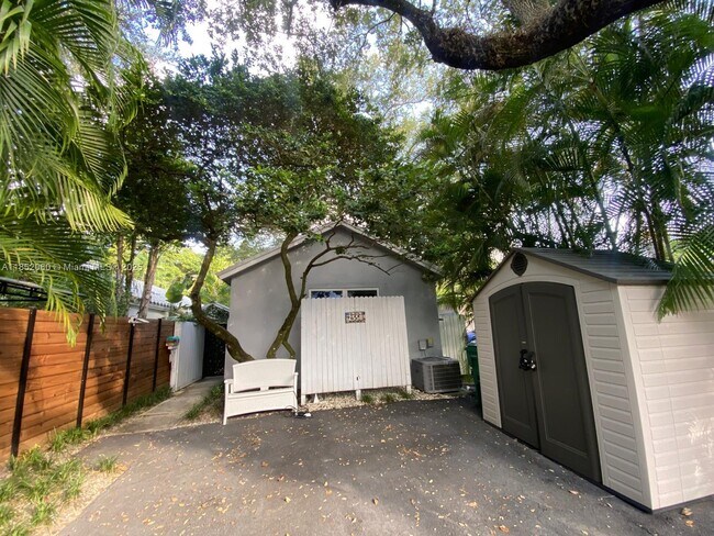 Building Photo - 2558 Trapp Ave