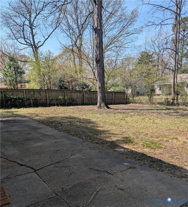 Building Photo - 409 Flint Dr