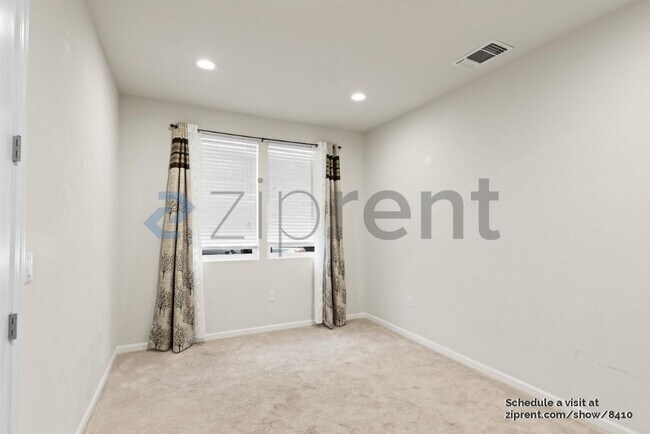 Building Photo - 5572 Campbell Ln