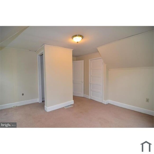 Building Photo - 5380 Beta Pl