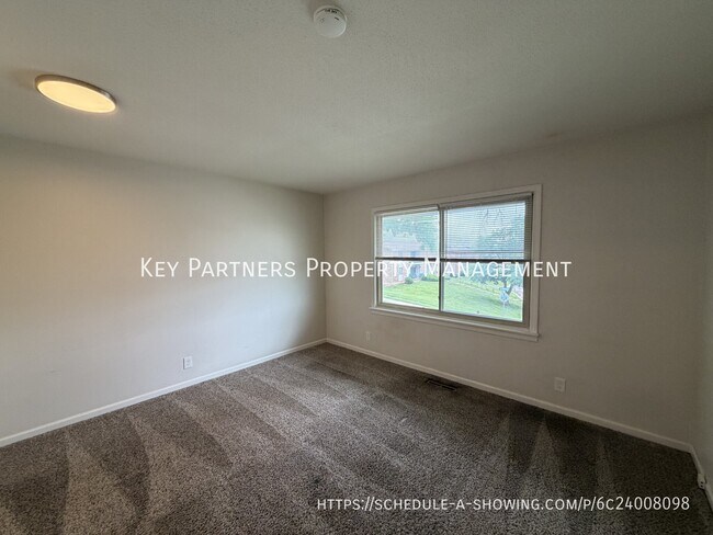 Building Photo - 8835 Glenwood St