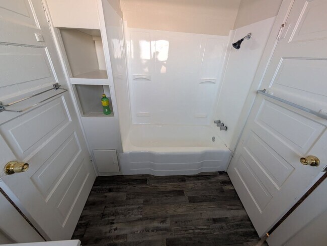 Building Photo - Cute house!