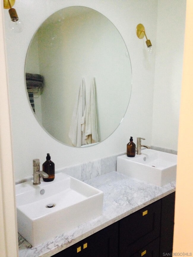 Building Photo - 357 Winsome Pl