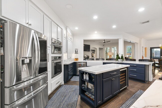 Building Photo - 2560 Costa Mesa Cir
