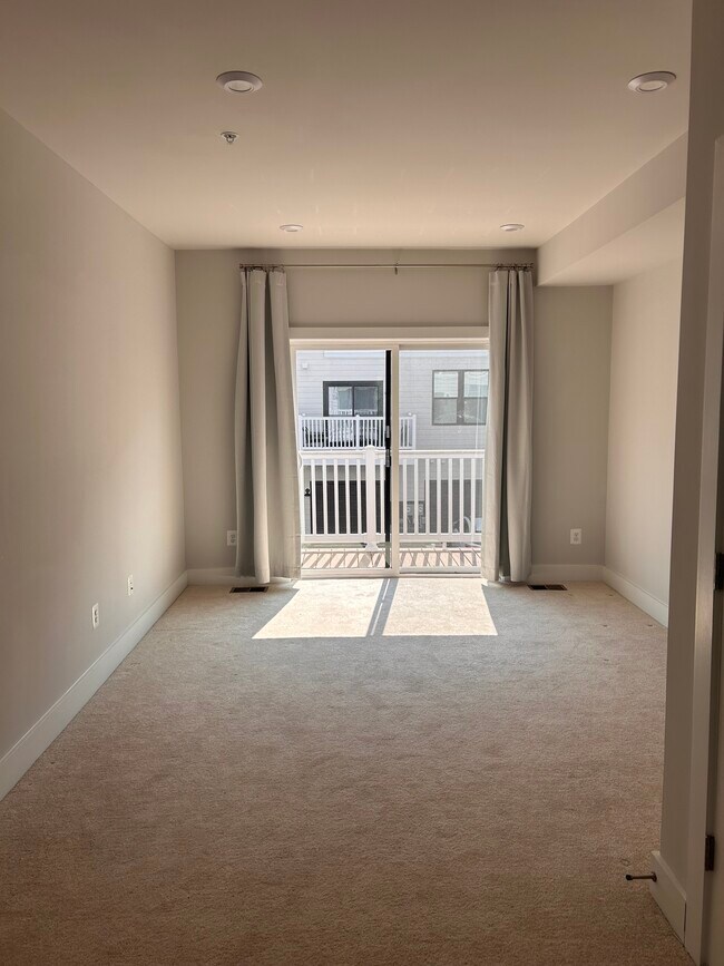 Building Photo - 674 Noush Ct