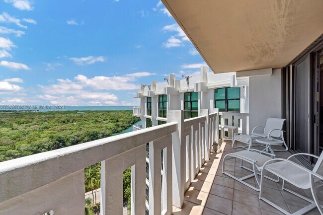 Building Photo - 1121 Crandon Blvd