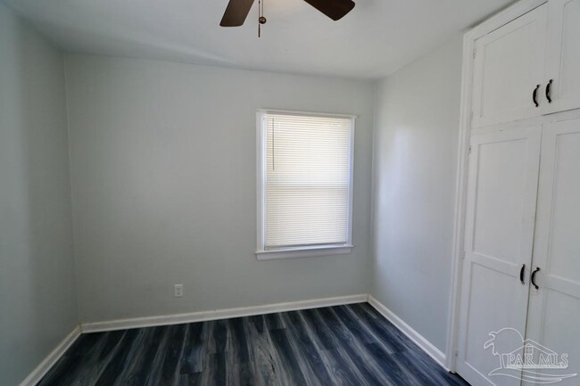 Building Photo - 10 Bertram St