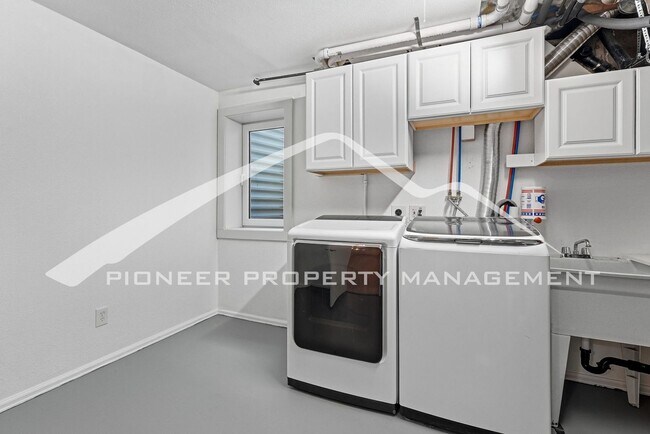 Building Photo - Beautiful Single Family Home Fenced in Yard and Central AC