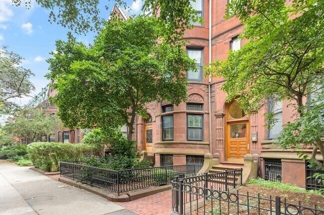 Building Photo - 473 Beacon St