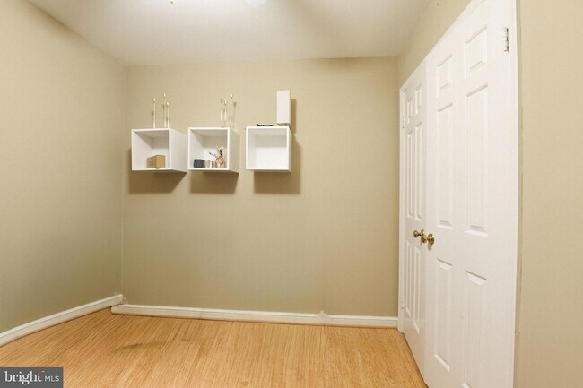 Building Photo - 7966 Hidden Bridge Dr