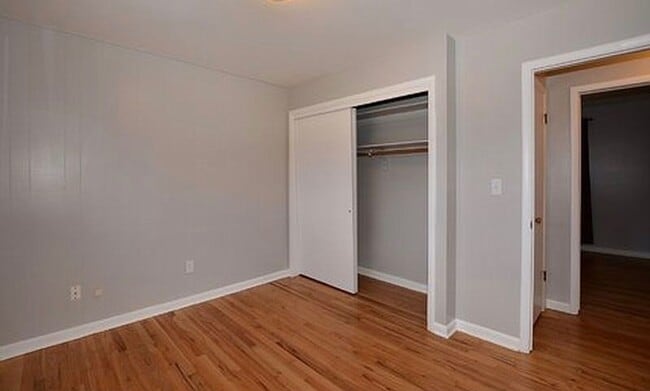Building Photo - 325 N Roosevelt Ave