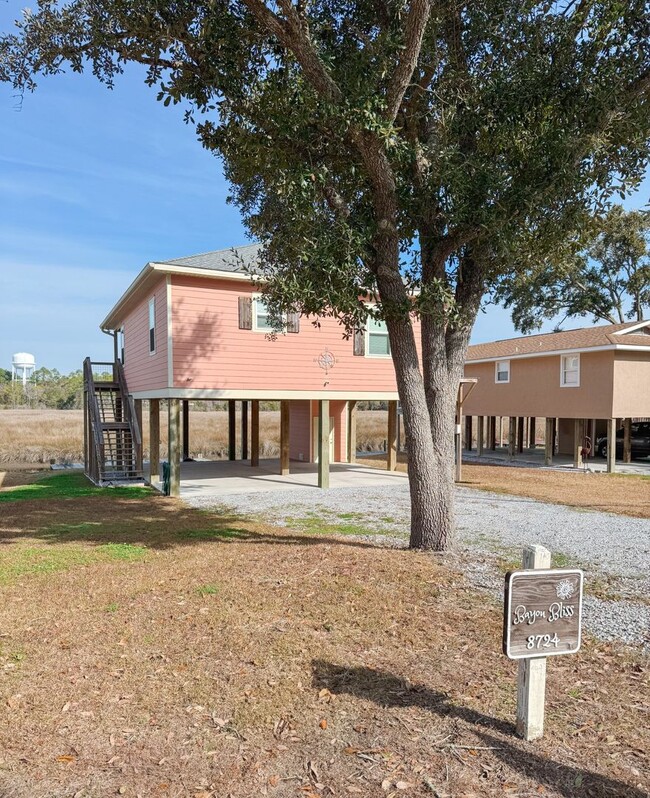 Building Photo - Fully furnished 2-bedroom house on the bayou