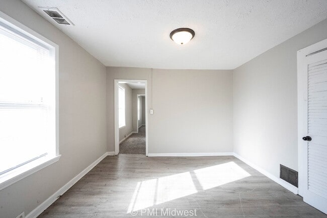 Building Photo - 1 Bedroom 1 bath