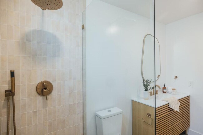 Building Photo - 4866 Hillside Dr