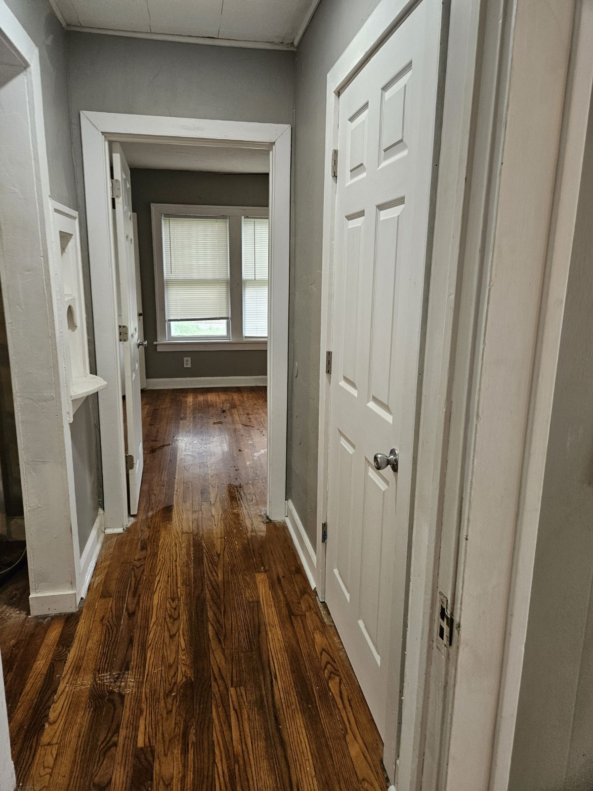 hallway - 1503 N Broadway Ave