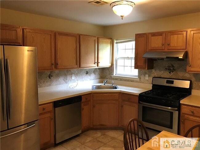 Building Photo - 141 Forest Dr