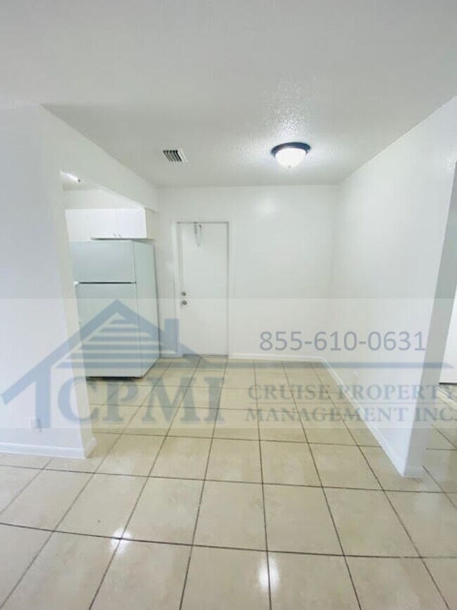 Building Photo - 1011 9th Ave N