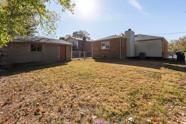 Building Photo - 6715 Six Mile Ln