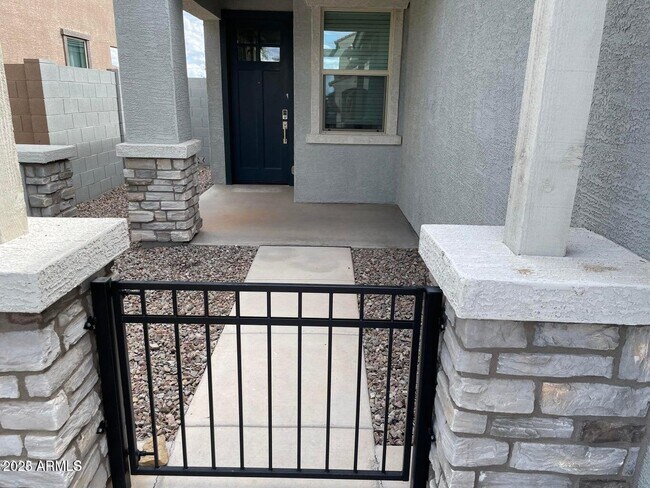 Building Photo - 40629 W Sunland Dr