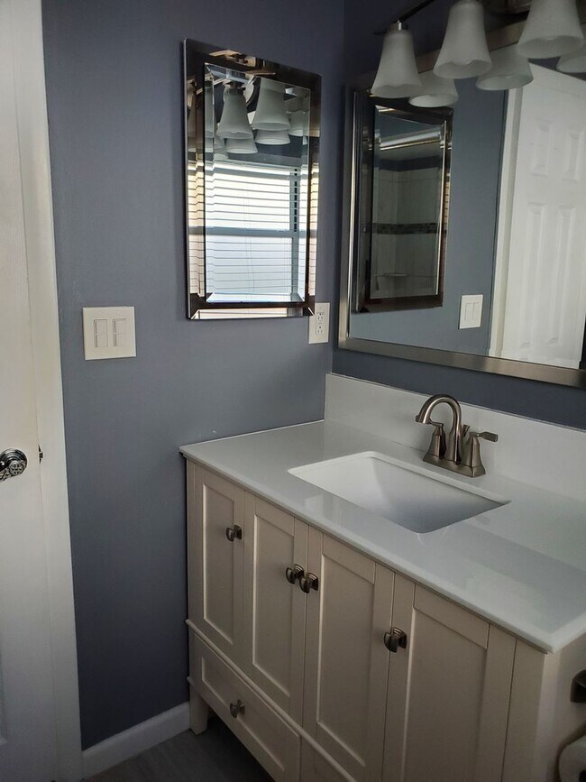 Building Photo - SEMINOLE HOME IN DESIRABLE CANTERBURY CHASE
