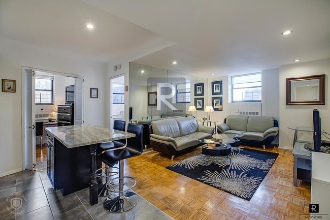 Building Photo - 150 W 51st St