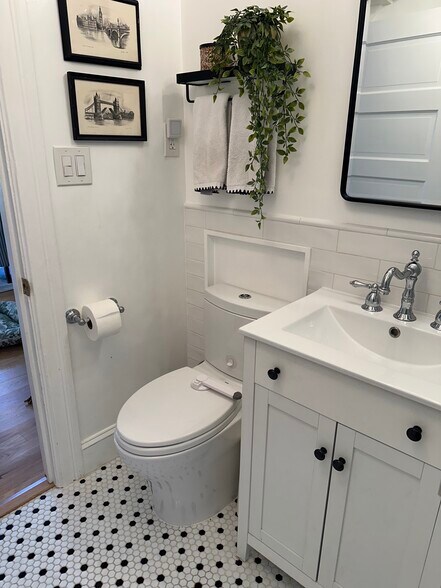 Building Photo - 1711 35th St NW