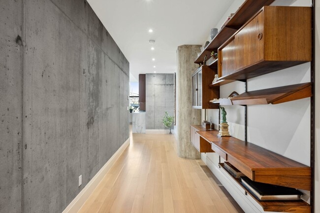 Building Photo - 1 Main St