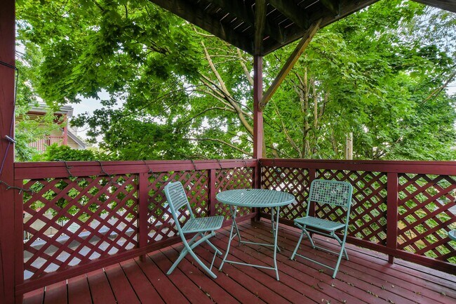 Building Photo - 30 Forbes St