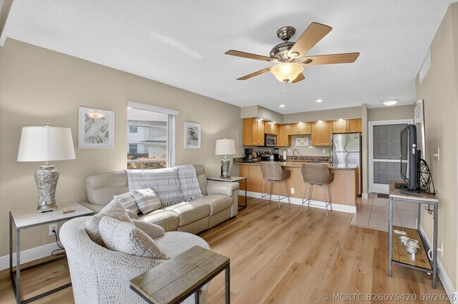 Building Photo - 451 Greensward Ln