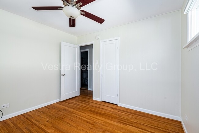 Building Photo - 2245 S King St