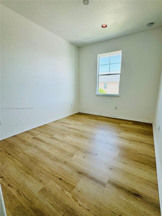 Building Photo - 3956 Poinciana Ln