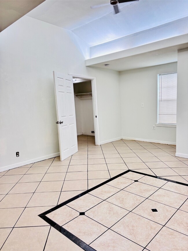 Building Photo - 7618 Linden St