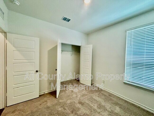 Building Photo - 4153 Bermuda Ln