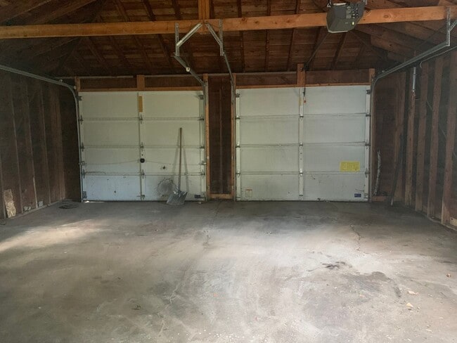 Building Photo - 833 Westmoreland Ave