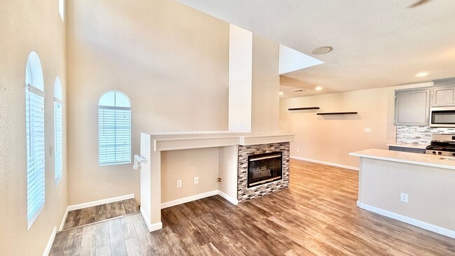 Building Photo - Bright & Lovely Two Story Townhome in the VistaMonte at San Luis Rey HOA Community of Oceanside!