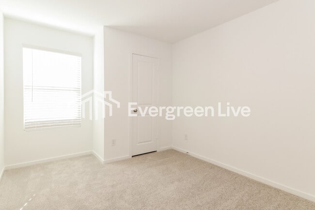 Building Photo - 2012 Sulky Ln