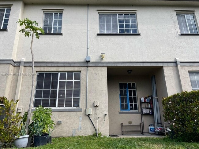 Building Photo - 2043 Nassau Dr