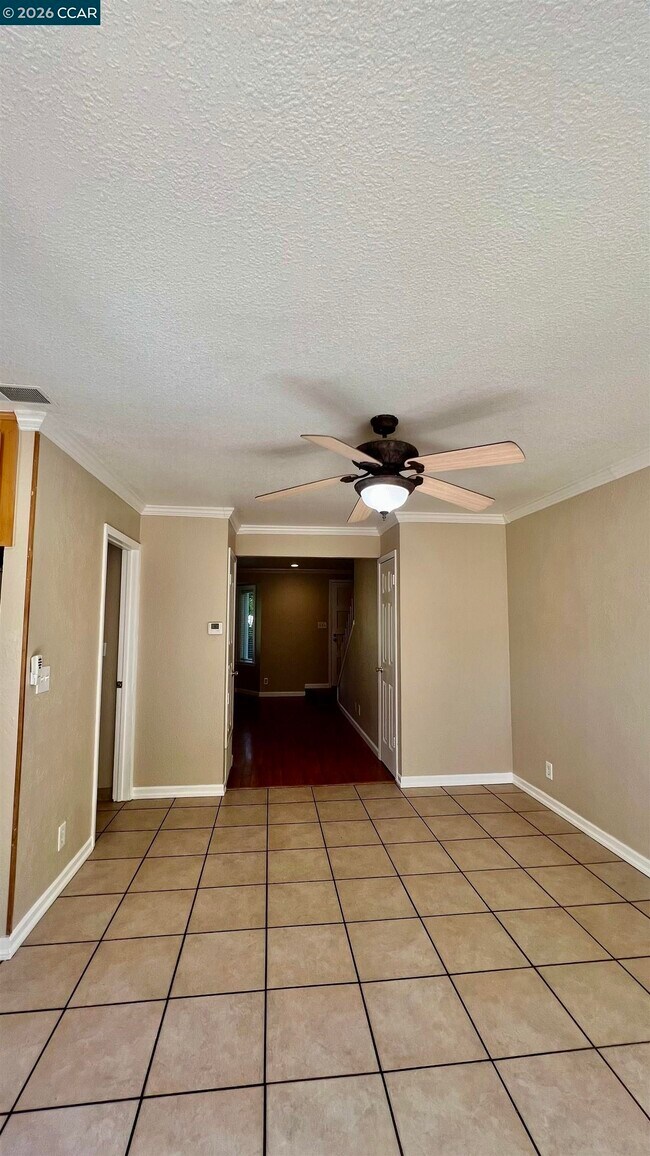 Building Photo - 2828 Royal Ann Ln