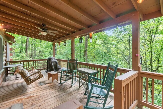 Building Photo - 9 Briar Creek Rd