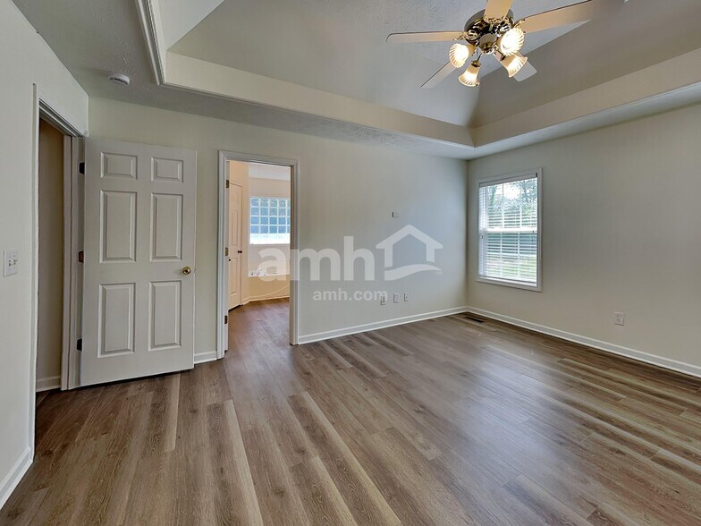 Building Photo - 614 Worthington Pl