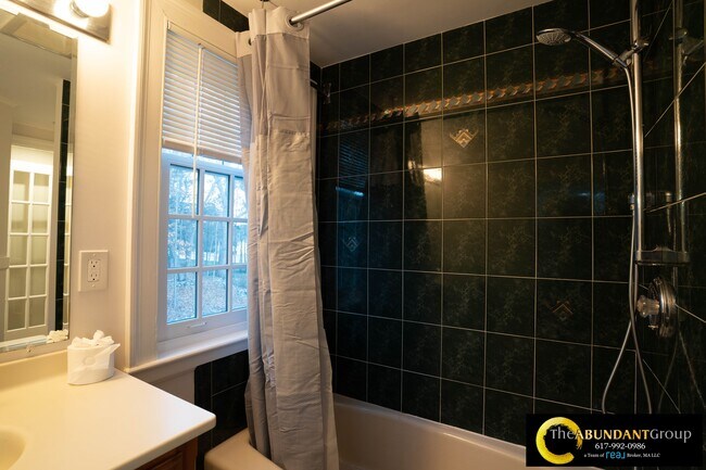 Building Photo - 40 Puddingstone Ln