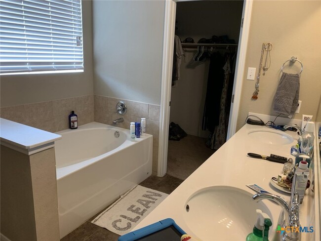 Building Photo - 5829 Worthing Dr