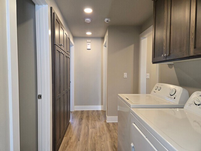 Building Photo - Newly Remodeled 2-Bedroom, 1-Bath Close to...