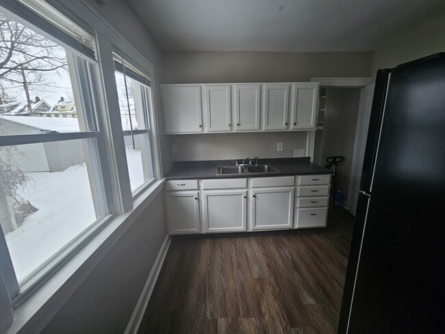 Building Photo - 931 Helmsdale Rd