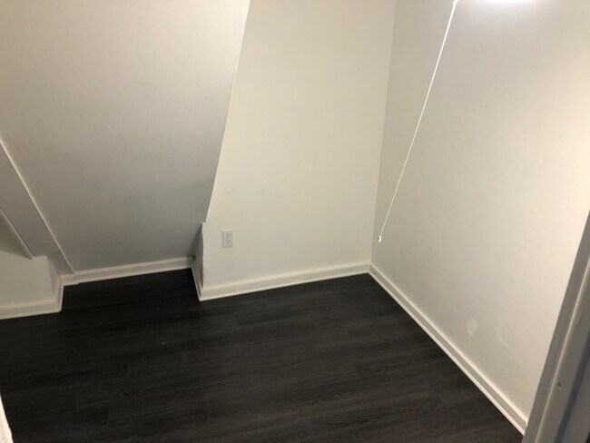 Office/Small Room - 7 Snowden Ave