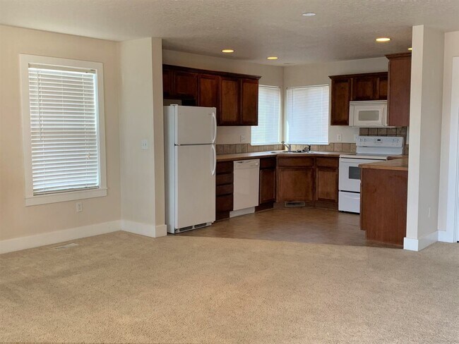 Building Photo - 720 Triumph Dr