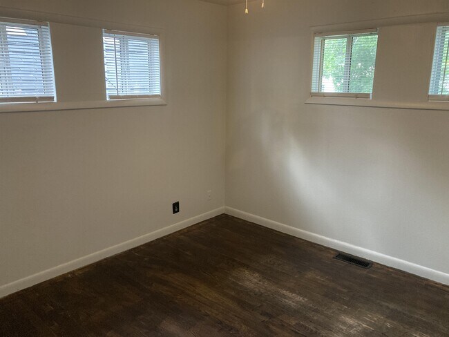 Building Photo - 2555 S Linley Ct