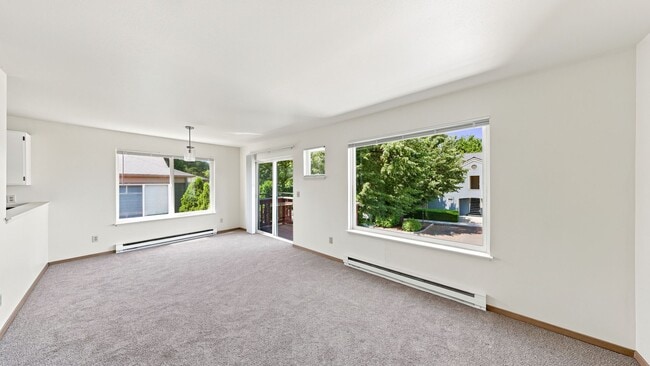 Building Photo - 2 Bed 1 Bath - Central Location - Near Shopping - NAS Whidbey